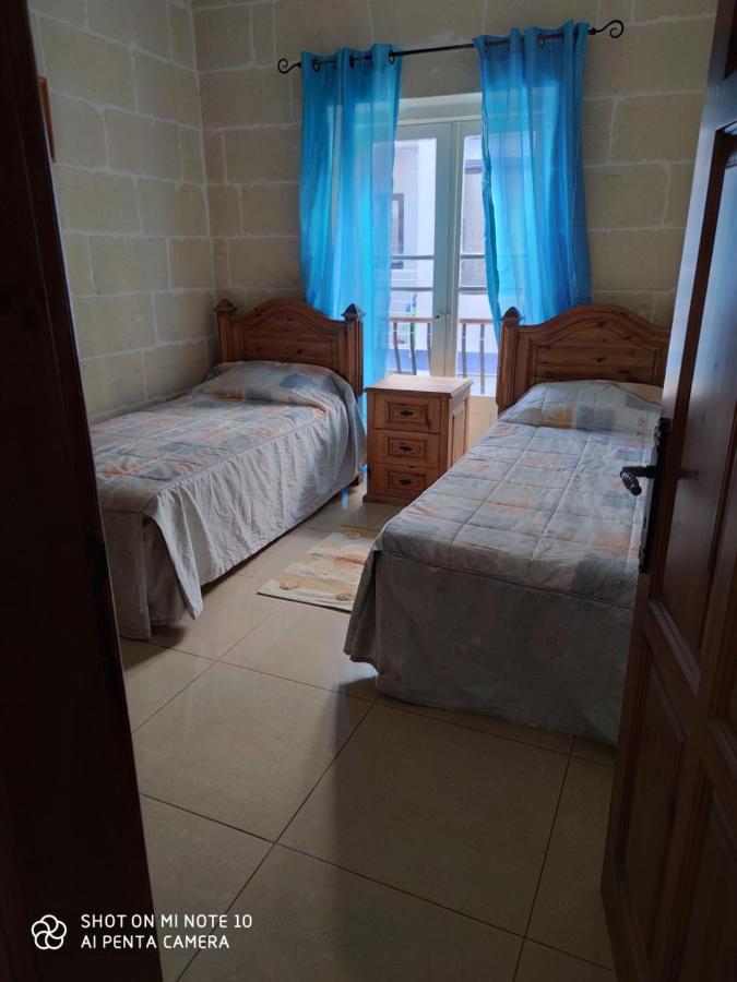 Seafront Two Bedroomed Apartment In Marsalforn Exterior photo